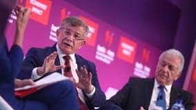 Αίσχος από τον κύριο «αστραφτερό χαμόγελο»: Άχνα δεν έβγαλε ο Αβραμόπουλος στις προκλήσεις Νταβούτογλου