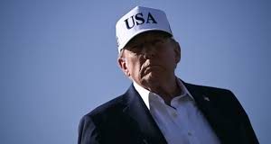 Κάρτα γενθλίων με υπονοούμενα είχε στείλει ο Τραμπ στον Έπσταϊν – Διαψεύδει και απειλεί με δικαστήρια ο πρόεδρος