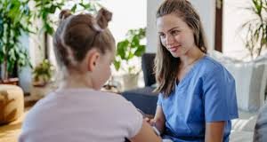 Σχολικοί νοσηλευτές: Με νέα ρύθμιση βρίσκονται σε περισσότερα από ένα σχολεία ταυτόχρονα – Αναστατωμένοι οι γονείς