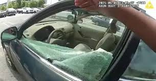 ΗΠΑ: Η διάσωση παιδιών από αυτοκίνητο – Ο πατέρας τους τα άφησε στο πάρκινγκ, η θερμοκρασία μετρήθηκε στους 47 βαθμούς Κελσίου