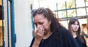 Η μητέρα της Γρίβα απέναντι στον δολοφόνο: «Δες τη φωτογραφία με το μνήμα της. Βλέπεις πού είναι η Κυριακή τώρα; Κάθαρμα!»