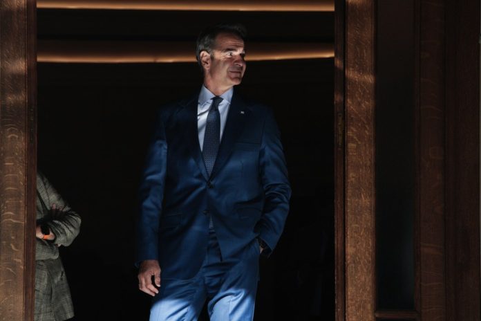 Μέγαρο Μαξίμου: Ψάχνει εναγωνίως για «θετικά» αφηγήματα