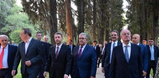 Αύγουστος περισυλλογής για τους πολιτικούς αρχηγούς