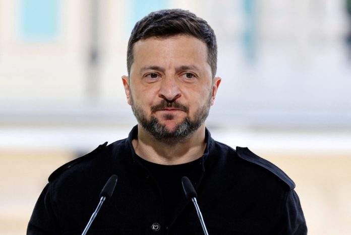 Ουκρανία: Στον αέρα η τριμερής – Ζήτημα «νομιμότητας» Ζελένσκι και «διευκρινιστικοί όροι» του Κιέβου