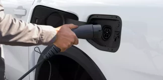 Video: Tesla πιάνει κλέφτη φορτιστών στην Αθήνα