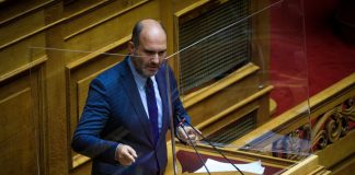 Επιμένει ο Μαρκόπουλος