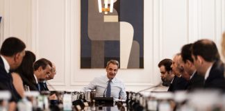 Ο Μητσοτάκης επιμένει: Δεν αλλάζω εκλογικό νόμο, άνοιξη του 2027 οι εκλογές – Θα αντέξει;