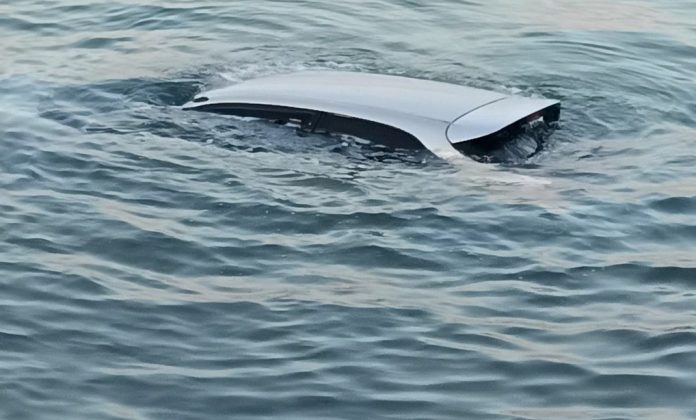 Βόλος: «Βουτιά« αυτοκινήτου στη θάλασσα – Σώος ο οδηγός