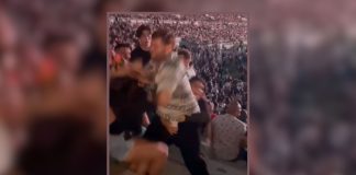 ΗΠΑ: Γυναίκα έχυσε κατά λάθος το ποτό της σε θεατή και εκείνος την ξυλοκόπησε άγρια