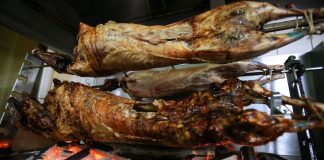 Ακρίβεια: Επέστρεψαν τα τεφτέρια σε οπωροπωλεία και κρεοπωλεία της γειτονιάς