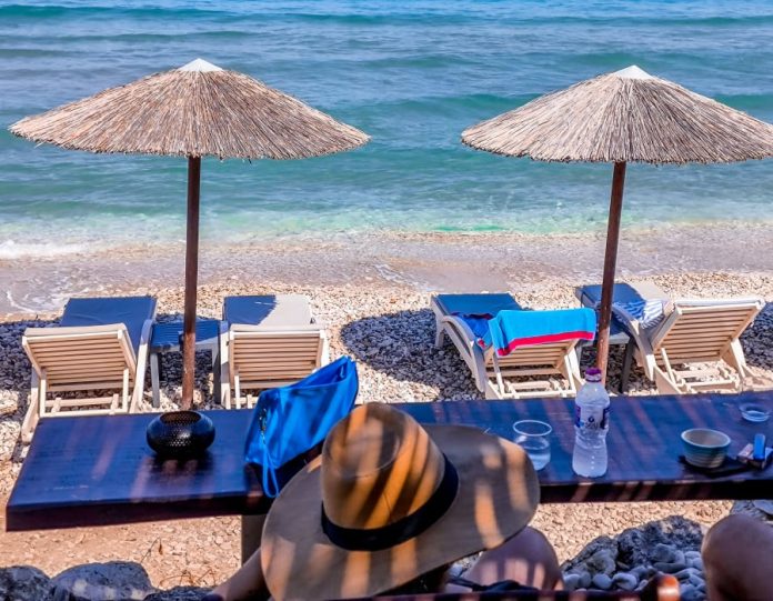 «Αδειάζουν» τα νησιά μετά τον Δεκαπενταύγουστο – Παγωμένες οι τουριστικές εισπράξεις