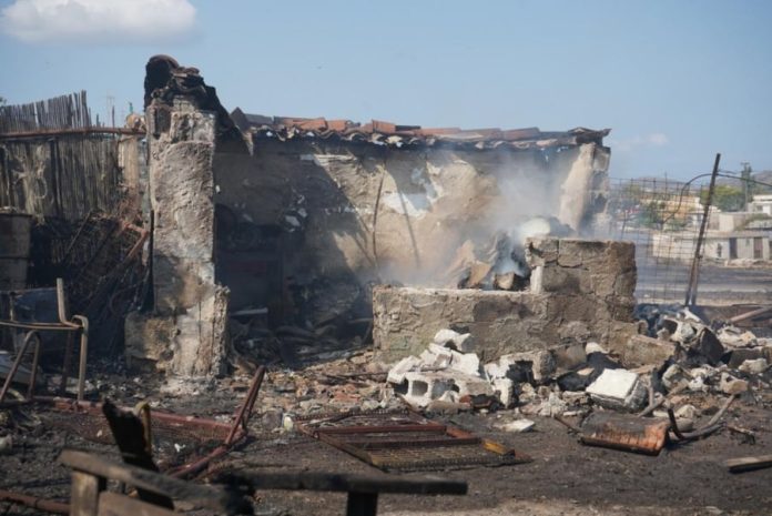 Ένας νεκρός στην Κερατέα από τη μεγάλη φωτιά στην Αττική – Εκκενώνονται Λεγρενά, Χάρακας, Τριανταφυλλιά και Θυμάρι