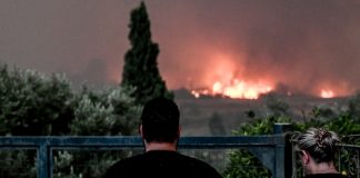 Στο ίδιο έργο θεατές: Στα τσιμέντα των πολυκατοικιών της Πάτρας θα σβήσει η φωτιά