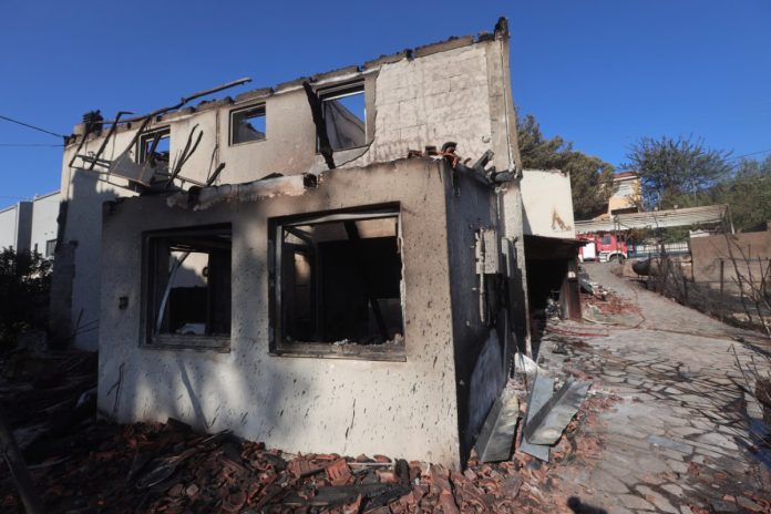 Πέντε ακατάλληλα σπίτια από τις φωτιές στο Κρυονέρι