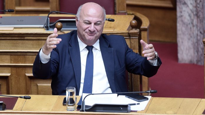 Κώστας Τσιάρας: Υποκρισία