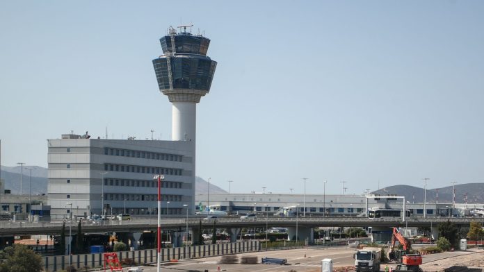 «Τέμπη του αέρα»: Απαρχαιωμένα συστήματα, ελλείψεις προσωπικού και πιέσεις κυβέρνησης-εταιρειών καταγγέλλουν οι Ελεγκτές Εναέριας Κυκλοφορίας – Επιβάτες σε διαρκή κίνδυνο