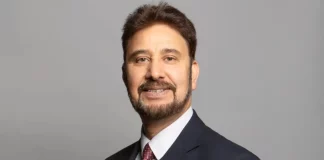 Παραιτήθηκε ο εμπορικός απεσταλμένος της Βρετανίας στην Τουρκία μετά την επίσκεψή του στα Κατεχόμενα