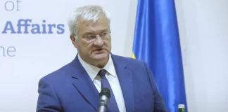 Ουκρανός ΥΠΕΞ κατά Λαβρόφ: Παράλογες οι δηλώσεις για τη νομιμότητα Ζελένσκι