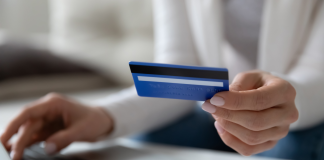 Κρήτη: Προσποιήθηκε τον λογιστή της εταιρίας της και της έκλεψε 21.000 ευρώ