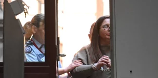 «Νιώθω μισός χωρίς τη σύζυγό μου» κατέθεσε ο μοναδικός επιζών από το γεύμα με τα δηλητηριώδη μανιτάρια στην Αυστραλία