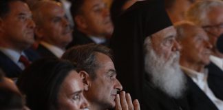 Μητσοτάκης μεταξύ Σαμαρά, «γαλάζιων» βουλευτών, σκανδάλων και …αντιπολίτευσης