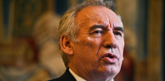 Σε πολιτική δίνη η Γαλλία: Μια ανάσα από την κατάρρευση η κυβέρνηση Μπαϊρού – «Mατώνουν» οι αγορές, oι εκβιασμοί για «χάος ή ευθύνη» και «επιδρομή» του ΔΝΤ