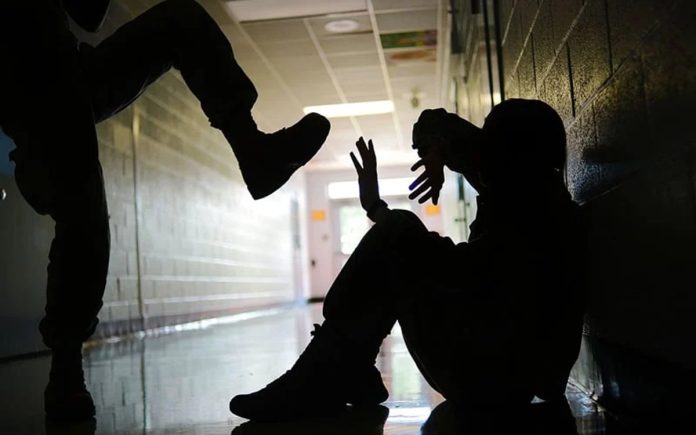 Ξυλοδαρμός 16χρονου μαθητή: «Κοίτα ρε πώς έχω κάνει τη μούρη σου», φώναζαν – Ποινικές διώξεις στους 5 ανηλίκους