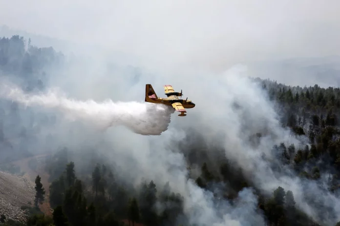 Ήχησε το 112 για τη φωτιά στον Άγιο Κοσμά Γρεβενών – “Παραμείνετε σε ετοιμότητα”