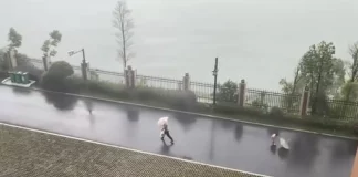 Πατέρας άφησε το παιδί του μέσα στη θύελλα στην Κίνα για να σωθεί ο ίδιος – Δείτε βίντεο