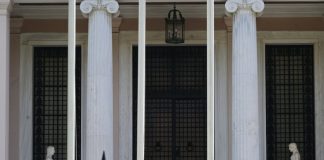 Γιατί δεν φτάνουν οι παροχές της ΔΕΘ – Οι ψίθυροι πίσω από τις κλειστές πόρτες στο Μέγαρο Μαξίμου