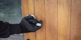 Τρόμος για ηλικιωμένη στη Θεσσαλονίκη: Γεωργιανοί προσπάθησαν να μπουν στο σπίτι της – Τους τσάκωσαν σε διπλανό μπαλκόνι