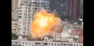 Ρωσία – Βίντεο: Η στιγμή που ουκρανικό drone καμικάζι «σκάει» σε συγκρότημα κτιρίων στο Ροστοφ-ον-Ντον