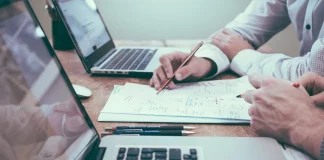 Σκιές στην οικονομία: Νέες επιχειρήσεις με το σταγονόμετρο και πτωχεύσεις σε άνοδο