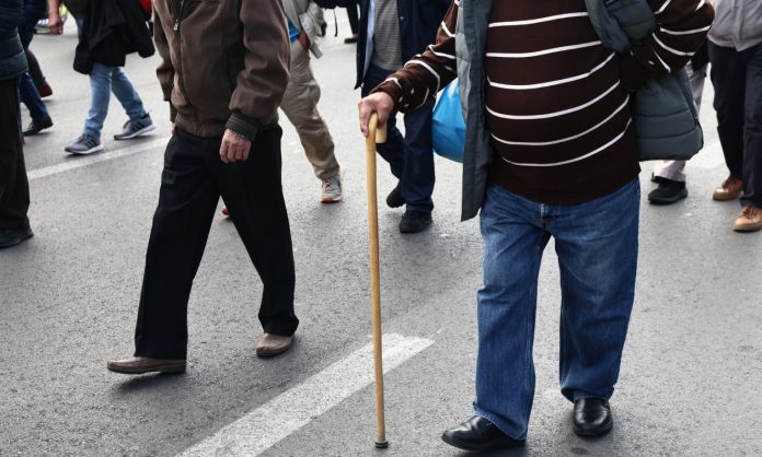 Αναδρομικά: Ξεκινά η πληρωμή τους σε 370.000 συνταξιούχους – Ποιοι οι δικαιούχοι