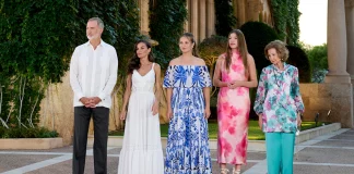 Στην Ελλάδα για μυστικές διακοπές ο βασιλιάς Φελίπε, η βασίλισσα Λετίθια και οι κόρες τους