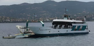 Μπλακ – άουτ στο πλοίο “Ιονίς” μεταξύ Κέας και Μακρονήσου – Πλέει προς Λαύριο με μία μηχανή