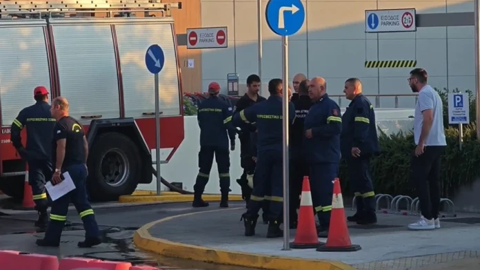 Φωτιά σε υπόγειο πάρκινγκ εμπορικού κέντρου στην Πειραιώς – Ξεκίνησε από ΙΧ