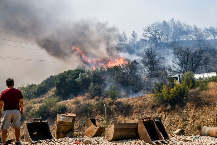Φωτιές: Βρέθηκε γκαζάκι στην Πάτρα – «Παλέψαμε όσο μπορούσαμε, κάηκαν τα σπίτια μας», λένε κάτοικοι