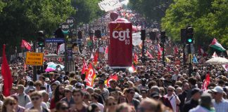 Γαλλία: Το κίνημα «Les Essentiels France» που προκαλεί πονοκέφαλο στον Μακρόν – Οι ανησυχίες για… νέα «Κίτρινα Γιλέκα»