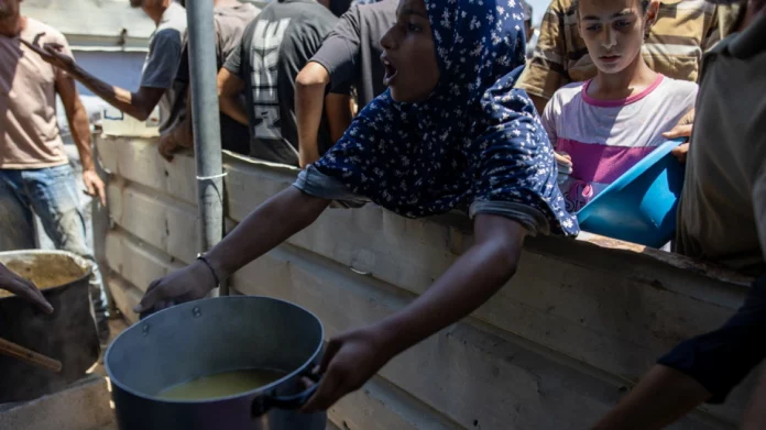 Τουλάχιστον 68 Παλαιστίνιοι σκοτώθηκαν από ισραηλινά πυρά στη Γάζα
