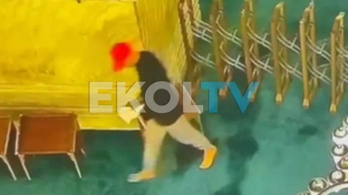 Απόπειρα εμπρησμού στην Αγιά Σοφιά – Συνελήφθη ο δράστης που έβαλε φωτιά σε χαρτιά μετά από προσευχή