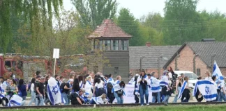 Άουσβιτς: Ισραηλινοί στρατιώτες επιχείρησαν να μπουν με σημαίες στο μουσείο – Τους απαγορεύτηκε από την ασφάλεια