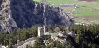 Συναγερμός στα Κάστρα Σερβίων: 48χρονος άντρας απειλούσε να πέσει στο κενό