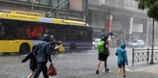 Καταιγίδα στην Αθήνα: Άνοιξαν οι ουρανοί – Πότε φτιάχνει ο καιρός