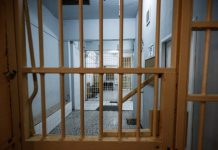 Άγρια συμπλοκή αλλοδαπών στα κρατητήρια Ηρακλείου: Έξι Σουδανοί επιτέθηκαν σε Πακιστανό