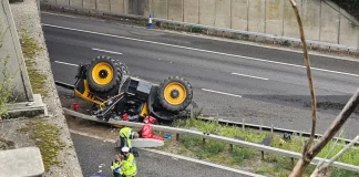 Τρακτέρ έπεσε από γέφυρα πάνω σε αυτοκινητόδρομο στη Βρετανία – Μποτιλιάρισμα για ώρες