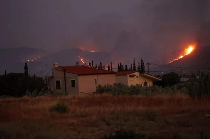 ΠΑΣΟΚ: Για ακόμη μια φορά, οι πολίτες πληρώνουν την απουσία πρόληψης στις πυρκαγιές της Κερατέας και της Ηλείας