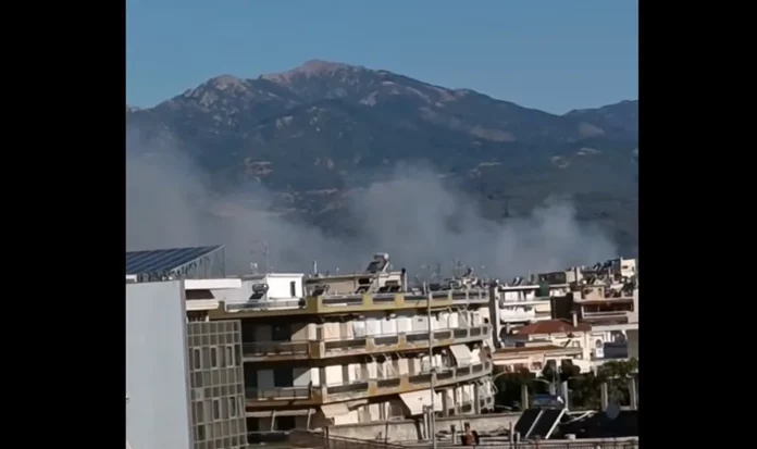 Σε δύο μέτωπα η φωτιά στην Κομοτηνή – Εντολή εκκένωσης για την περιοχή Ήφαιστος: “Απομακρυνθείτε προς Πανεπιστημιούπολη” (video)