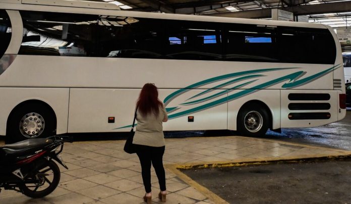 Λεωφορείο έπεσε πάνω στο κτίριο των ΚΤΕΛ Χαλκιδικής