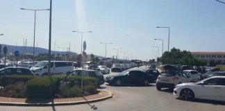 Ταλαιπωρία καταγγέλλουν κάτοικοι και επισκέπτες της Λευκάδας μετά την αντικατάσταση της πλωτής γέφυρας από ferry boat